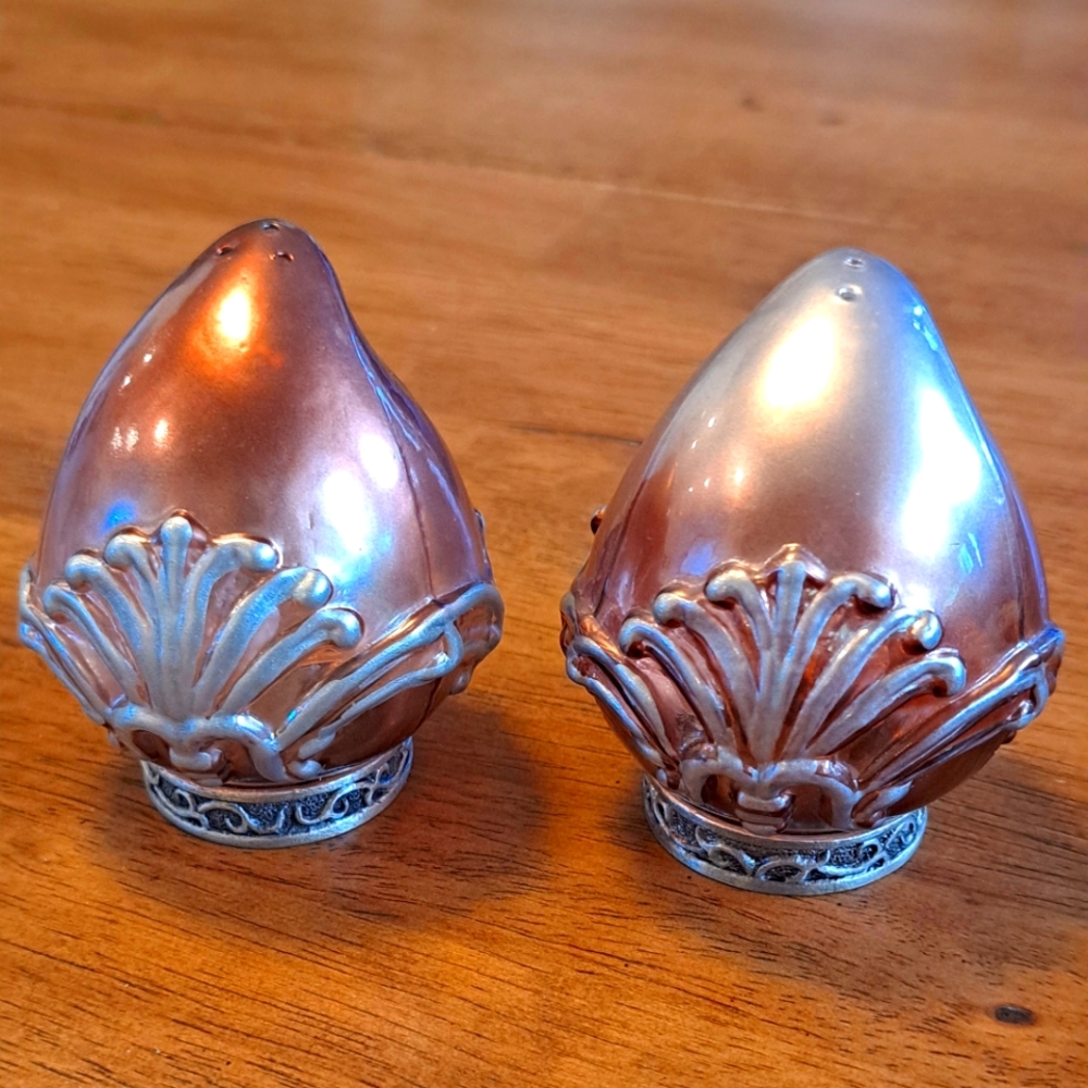 Noya Salt & Pepper Shakers. Silver and Rose color